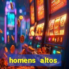 homens altos sarados pelados